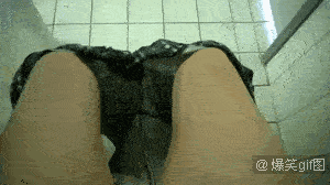 当蹲厕所时间长了...