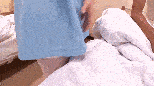 这医院也太不人性化了,护士服居然没口袋。。。