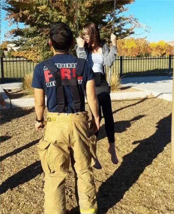 却没想到把自己卡在里面了