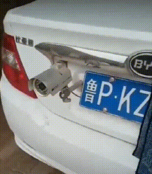 摄像头安装很到位,难道是防止追尾吗?