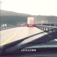 开车犯困的时候，你最希望看到__________？