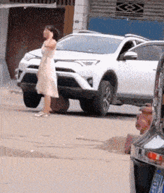 姑娘,你这是怎么开上去的?我想象不出你是怎么做到的啊!