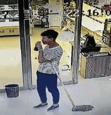 还好没人看到,继续喝我的八二年咖啡