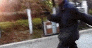 幸亏有人录下来了,不然小孩儿又躺枪了