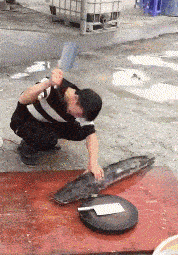 咋滴，铁头功弄不过就玩阴的是吧