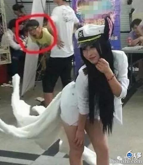 大哥，你到底看到了什么，怎么会是这种表情呢？