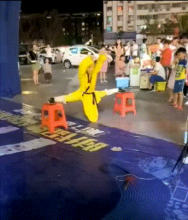 不应该是腾空而起吗,七十二变哪去了?