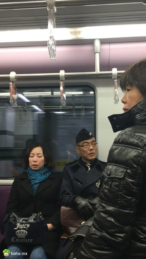 谁说国内穿这样的就是保安？毒气室主任好吗？？？