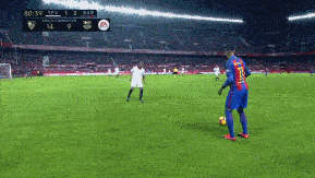 在今天凌晨巴萨对塞维利亚的比赛中，内马尔展示了一种令人惊艳的过人技巧