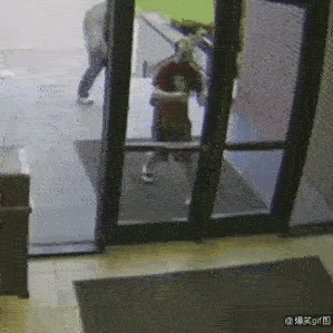 这他妈谁设计的,站出来,保证不打死你……