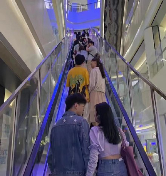 实在不行咱走楼梯吧