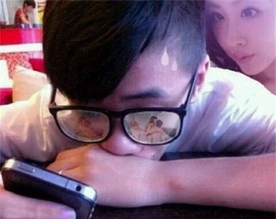 你的眼镜出卖了你自己