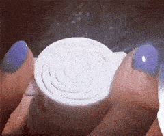 这个洁面泡沫太浪了,挤出来都舍不得用呢