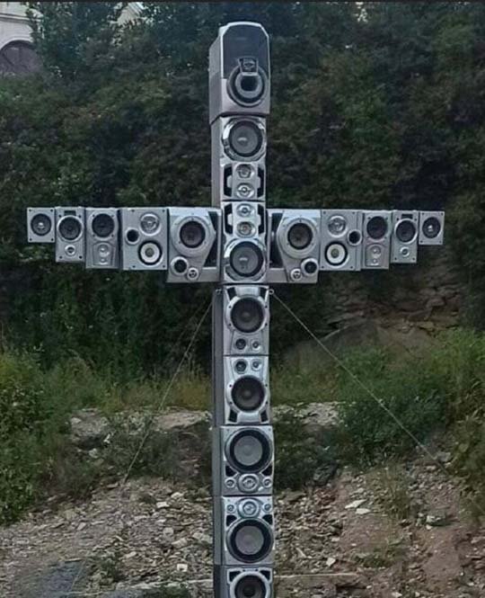 看了吗,这里头埋着一个外放短视频的人