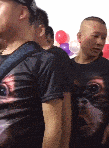 怎么老哥们都哭了呀?