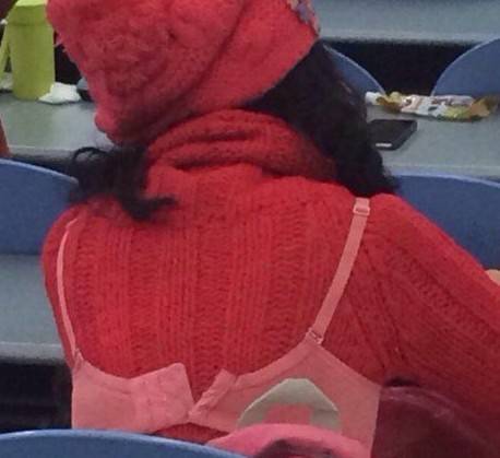 天气冷，妹子都喜欢这么穿