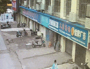 姑娘运气不好,晚一步也就逃过此劫了