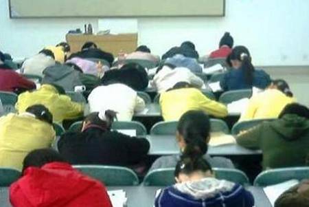 冬天早晨的大学课堂