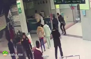 八达岭被咬女子遭保安大骂：老虎没咬死你真可惜