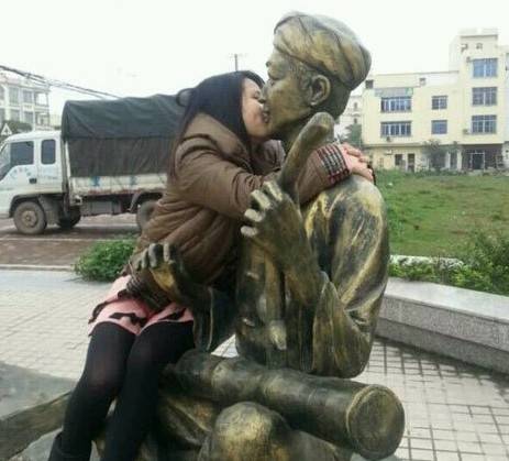 好寂寞的妹子