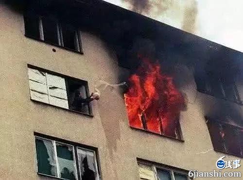 大哥,你这灭火的方式是认真的吗!你确定这样能灭的了火吗?