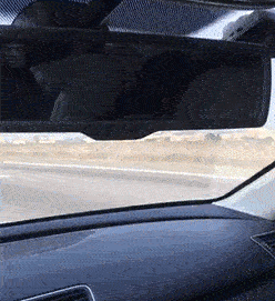 开车太不稳了,后面女生晕车拼命吐