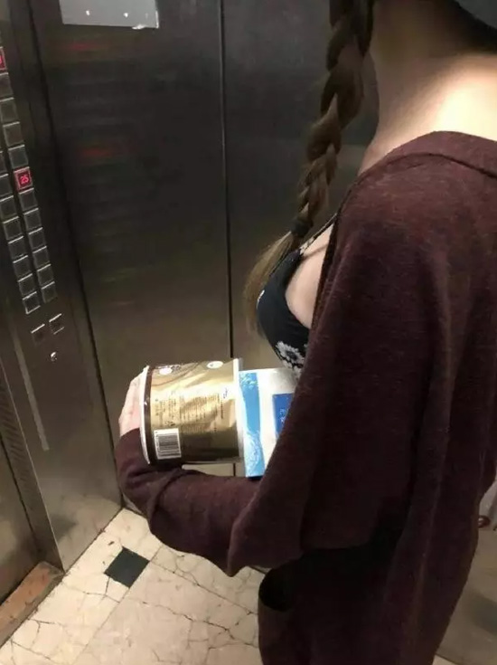 电梯里遇到的,我都不想回家了……