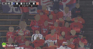 近日,日本乙组职业足球联赛赛场,观众拍到尴尬一幕,因球赛没有观众,自尊心超强的日本人在现场摆了许多纸板假人