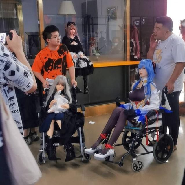 你老婆也是残疾人啊