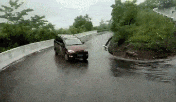 毕竟当年我也上过秋名山