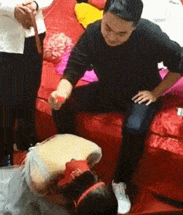 别说，闹洞房这么玩，我确实没见过