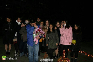 男生被20名女生浪漫告白:遇见你是我们的小幸运