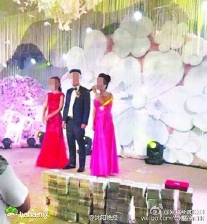 福建土豪婚礼 给女方见面礼600万现金直接摆台上