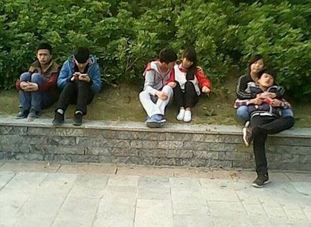 春节到处都是成双成对的情侣