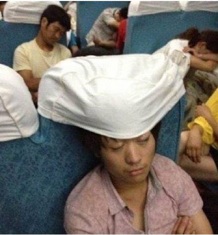哥们的帽子很洋气