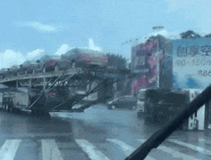 我就轻轻的碰了一下