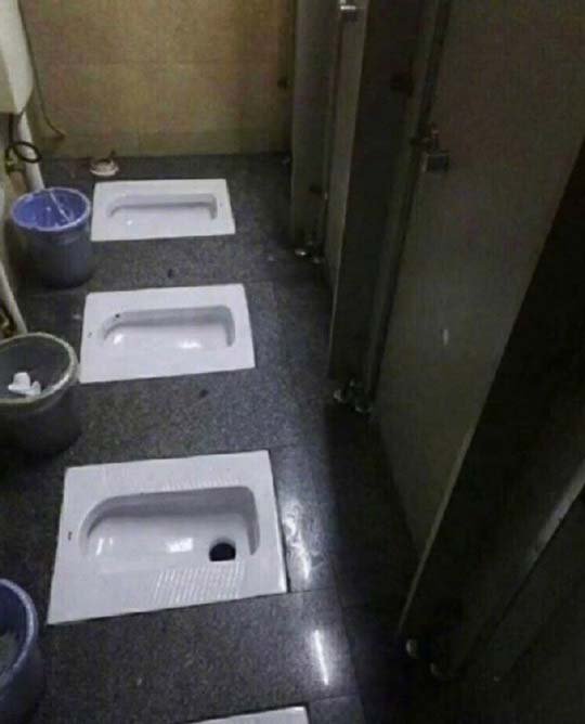 社恐进去把三个门锁上