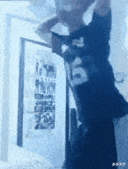 哥们,你老妈看到你这么妖娆,内心是崩溃的