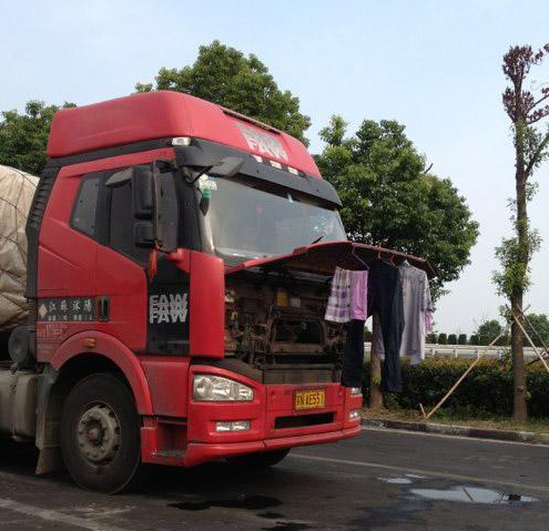 开货车跑长途的司机伤不起