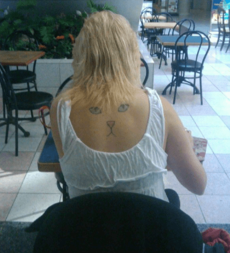 总觉得一双眼睛在盯着我