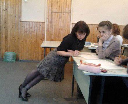 老师的姿势好潇洒