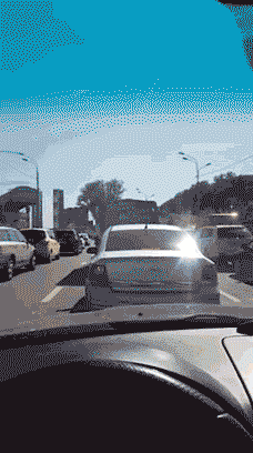 恭喜央视摄像大哥喜得鸡腿一个!