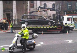 灵车被拖走了……