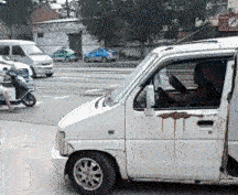 这车倒车很方便啊