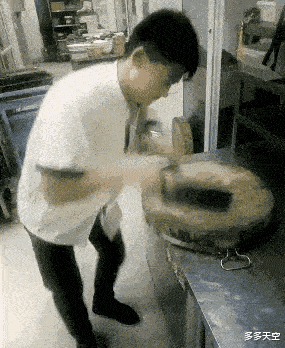 我哥们还有一礼拜就出院了,他的床位就提前留给你了!