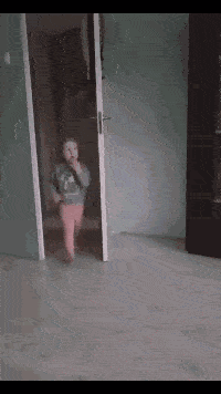 有个会修电视的女儿,真好!