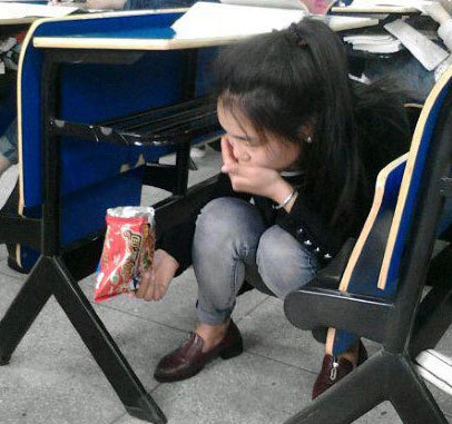 偷吃个东西我容易嘛我