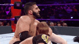 临危不乱 杂技摔跤！