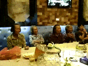 兄弟请唱K，说有很多女等我过去，一进门，懵了……