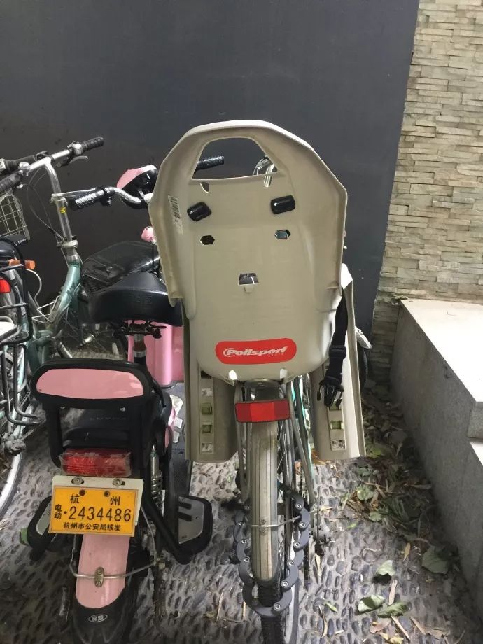 发现一张又憨又萌的脸